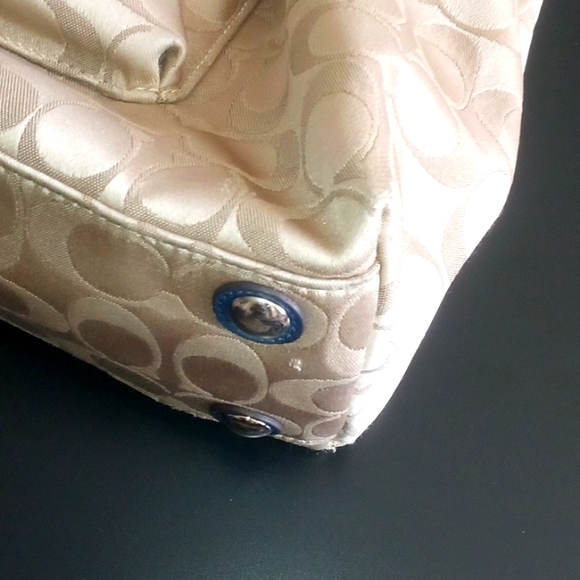 Coach - Picture 7 of 7